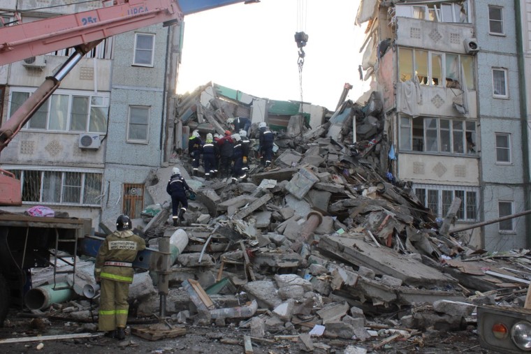 Stack of apartments collapses in Russian building after gas explosion