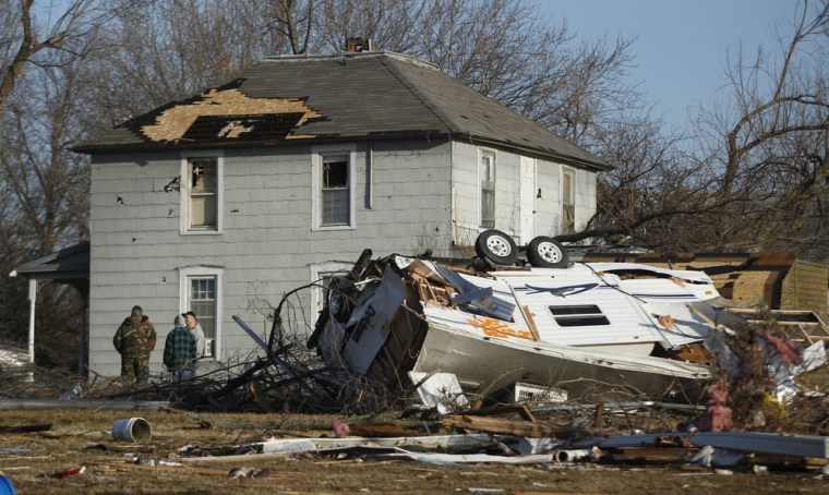 Deadly tornadoes rake Midwest