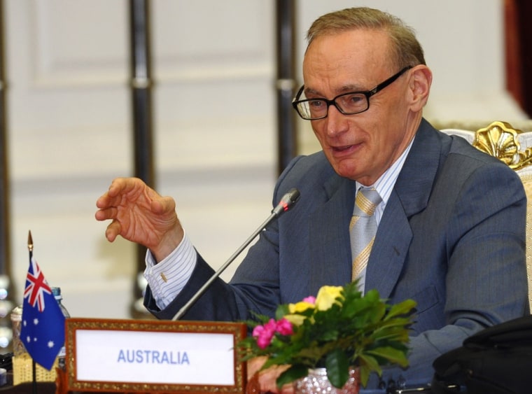 Australian Foreign Minister Bob Carr told Mitt Romney that other foreign leaders view the United States as being