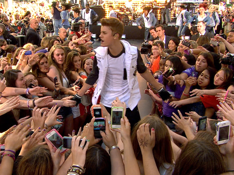The crowd surrounds The Biebs.