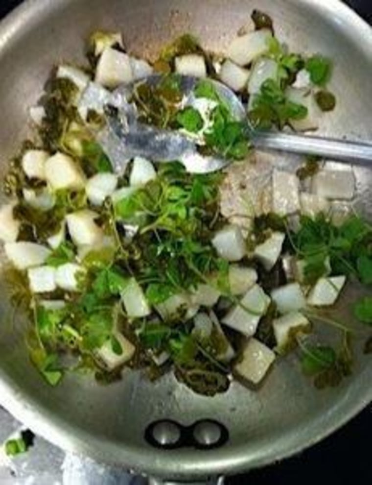 Cook up scallops with wood sorrel.