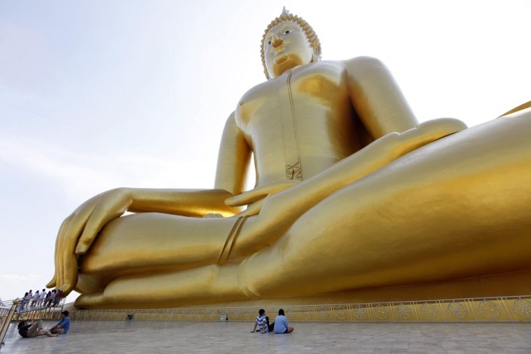 Giant deals buddha statue