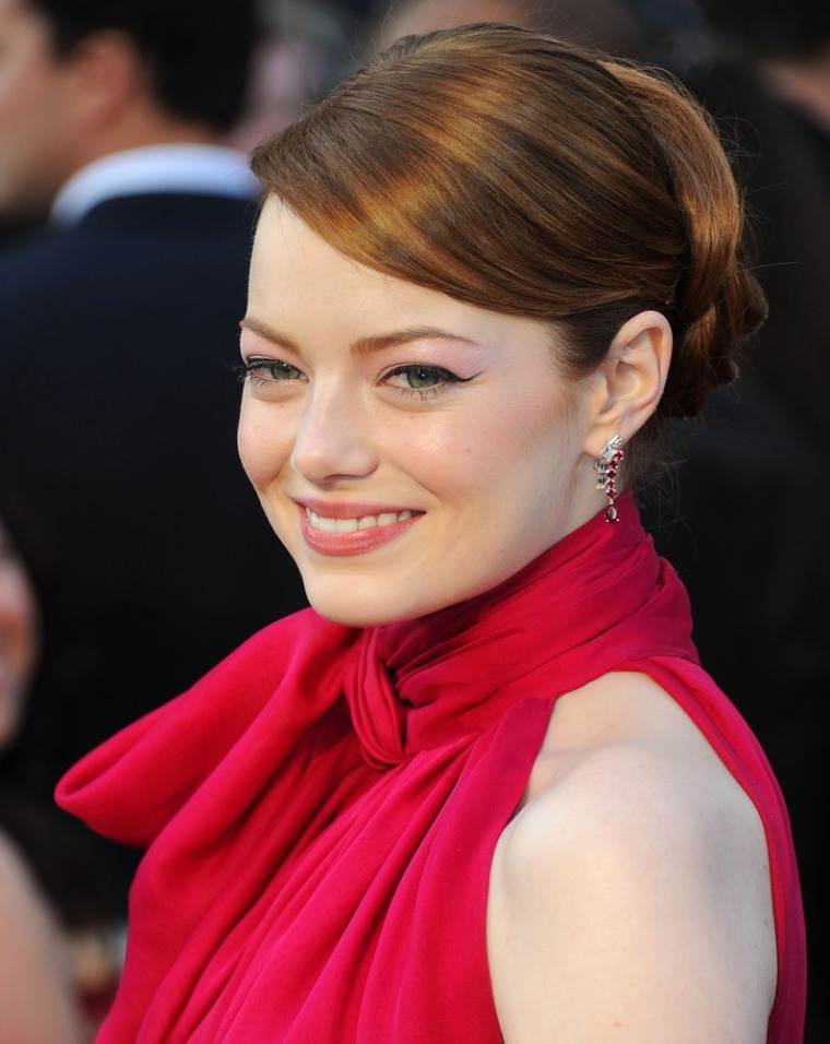 HOLLYWOOD, CA - FEBRUARY 26:  Actress Emma Stone arrives at the 84th Annual Academy Awards held at the Hollywood & Highland Center on February 26, 2012 in Hollywood, California.  (Photo by Michael Buckner/Getty Images)