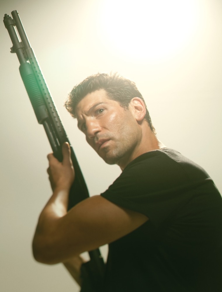 Shane Walsh (Jon Bernthal) - The Walking Dead - Photo Credit: Matthew Welch/AMC - TWD2_GAL_Shane_Portrait_038