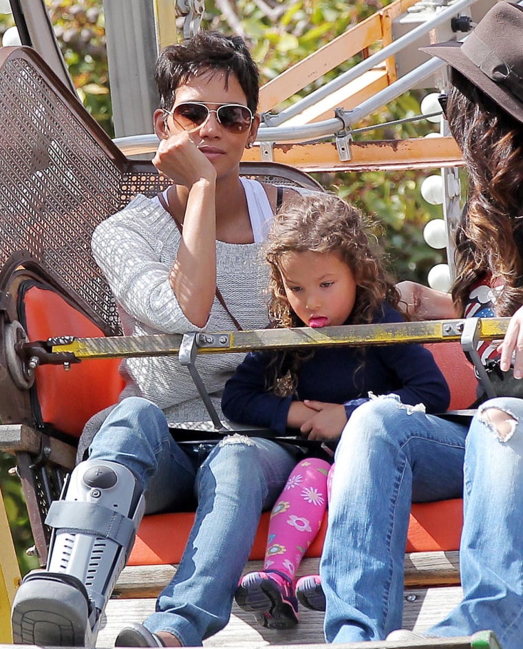 ©2012 RAMEY PHOTO 310-828-3445EXCLUSIVE!  NO WEB USAGE WITHOUT AGREED FEE!LOS ANGELES, 3/10/12HALLE BERRY AND NAHLA HAVE A BLAST AT KNOTTS BERRY FARM.KISS