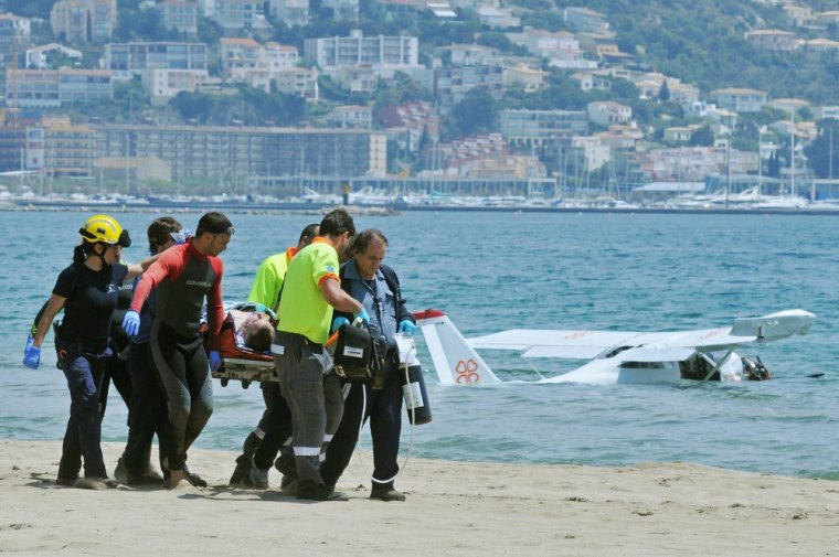 plane-crashes-in-water-off-spanish-beach