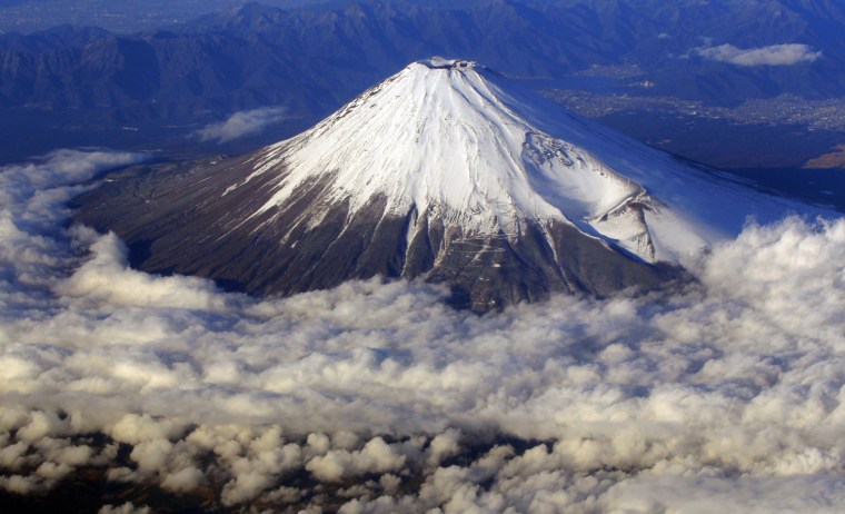 Possibly active fault under Japan's Mount Fuji to trigger big quake ...