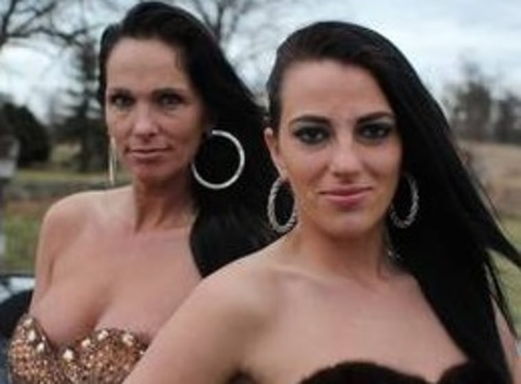 Mellie, right, and her sister Nettie on TLC's \"My Big Fat American Gypsy Wedding.\"