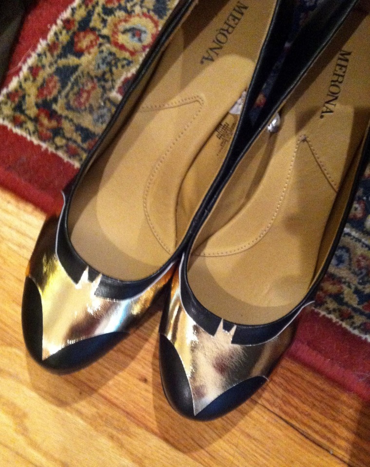 If you have a night of fighting crime planned, don't go out without these Batgirl heels!