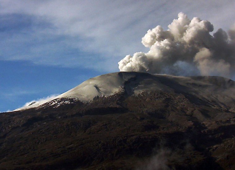 Increased activity of Nevado del Ruiz volcano caused alert from