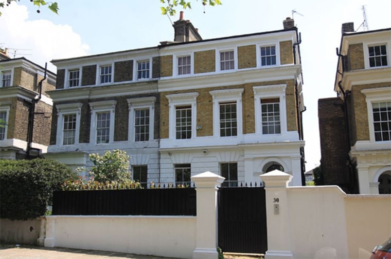 London home owned by Amy Winehouse when she died goes on the market.