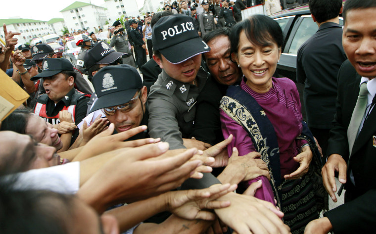 Myanmar opposition leader Aung San Suu Kyi arrives at a national verification center for Myanmar migrant workers in Samut Sakhon Province, Thailand on May 31.