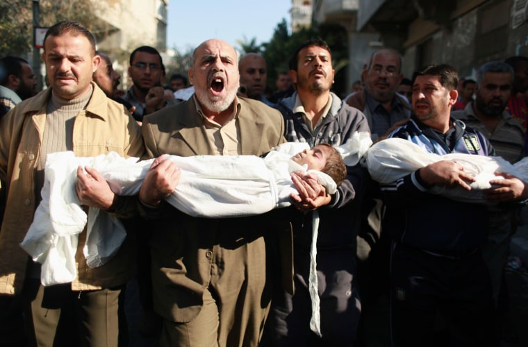 Gaza strip, Gaza City. 11th April 2013. A Palestinian man dressed