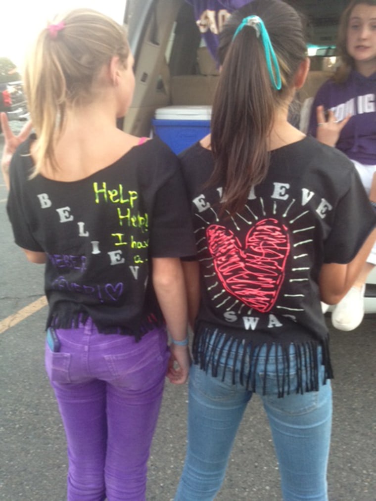 Did scoring concert tickets win me cool points in my daughter's eyes? You better belieb it. Homemade concert T-shirts show some love for The Biebs.