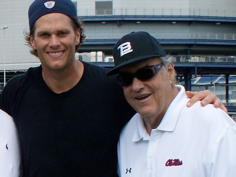 New England Patriots quarterback Tom Brady is trying to find a kidney donor for his ailing mentor and Tom Martinez, whose kidneys began to fail five years ago after he got a staph infection.