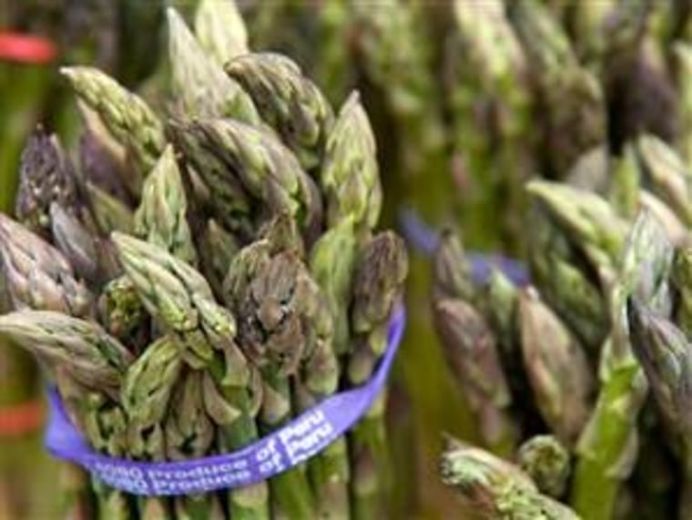 Some lucky folks don't get stinky pee after eating asparagus. And some other lucky people can't smell yours.
