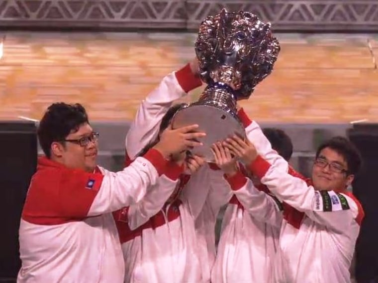 Taipei Assassins win the Summoner's Cup