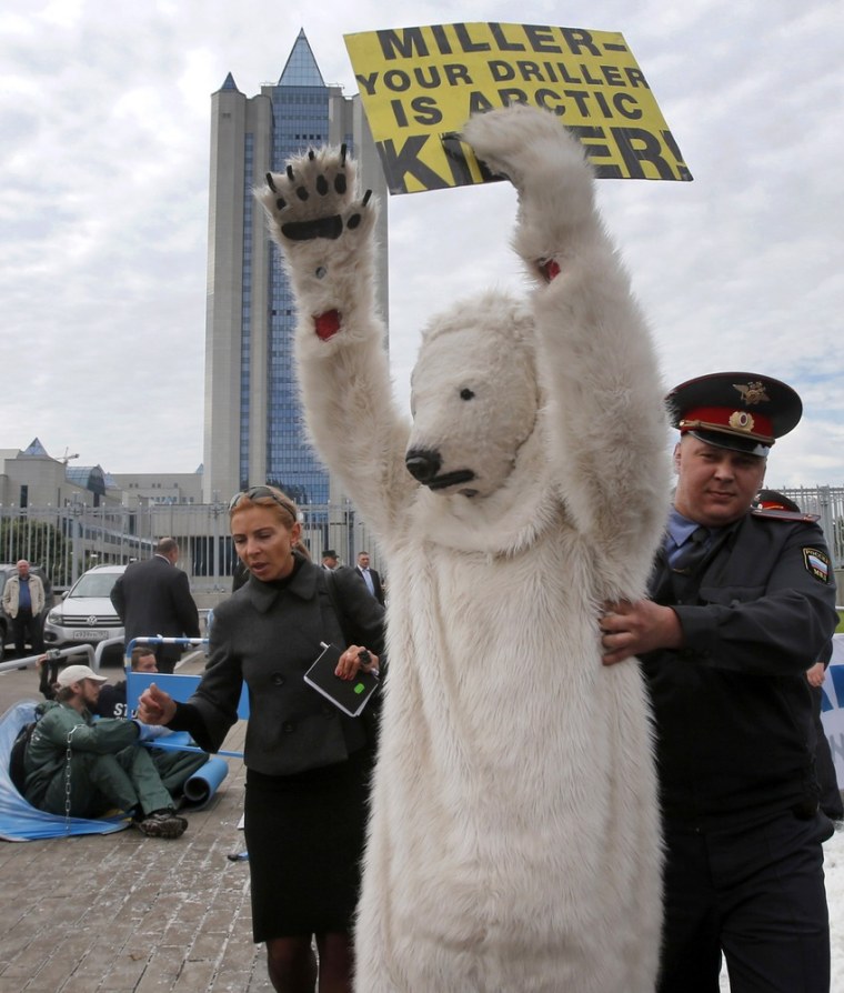 Moscow police nab Greenpeace polar bear protesters