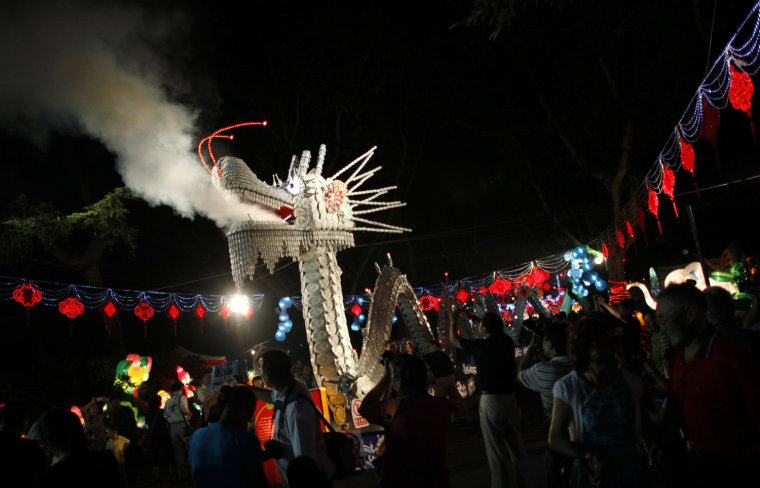 Lantern festival kicks off in Shanghai