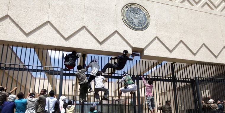 Angry crowd attacks US Embassy in Yemen