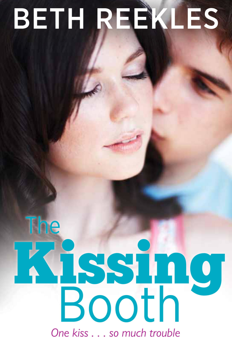 The kiss booth. The kissing Booth 1. Kissing Booth Kis. The kissing Booth. Будка поцелуев книга аннотация.