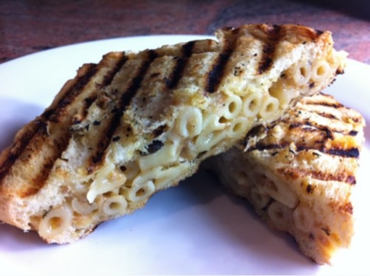 mac and cheese grilled cheese