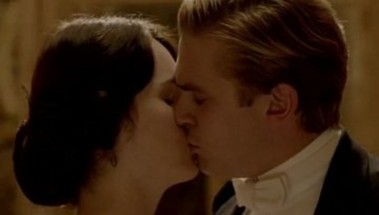 Matthew and Mary were among the many kissing couples on Sunday's episode of \"Downton Abbey.\"