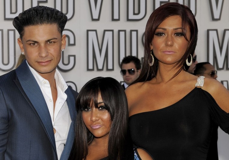No sweet things are safe around Pauly D, who goes after Snooki and JWoww's baked goods.