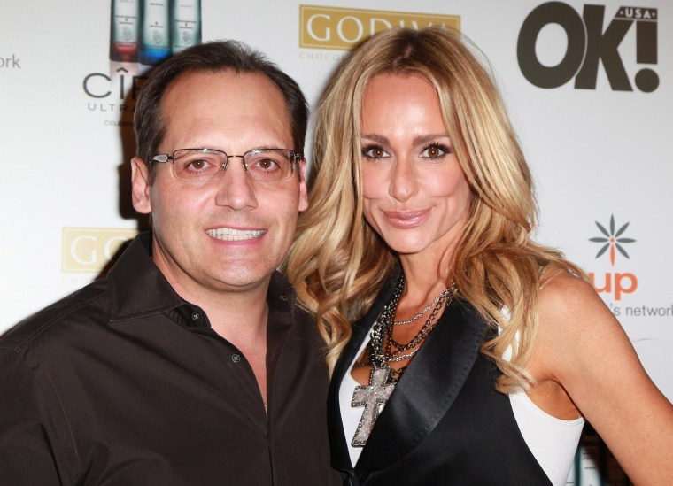 Taylor Armstrong breaks the news to her friends that her marriage to Russell Armstrong is over.
