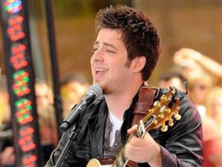Lee DeWyze, last year's \"Idol\" winner, wasn't happy about how he was invited to participate this year.