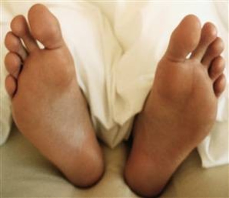 To prevent fetid feet, wash them with anti-bacterial soap and always wear clean, absorbent socks.