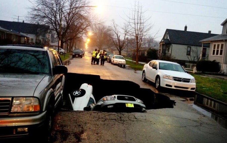 Sinkhole swallows three cars on Chicago s South Side