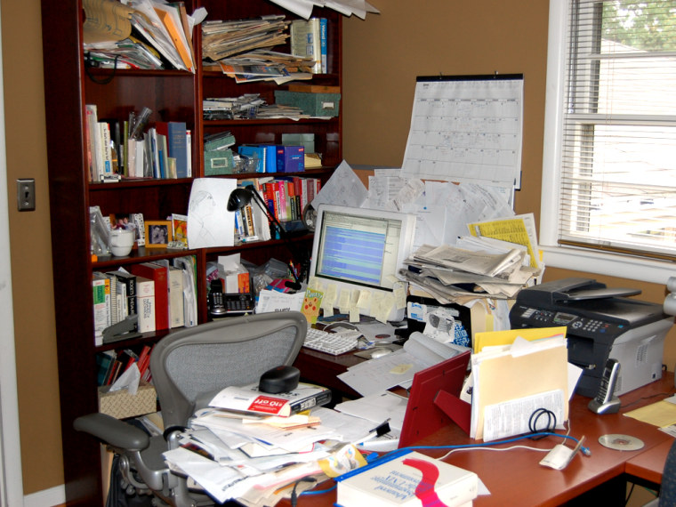A messy desks may lead to clearer, more organized thinking, a new study shows