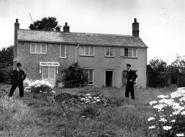 Police stand guard outside Leatherslade Farm at Oakley in Buckinghamshire on Aug. 13, 1963. The farm was used as a hideout by the Great Train Robbers after the heist.