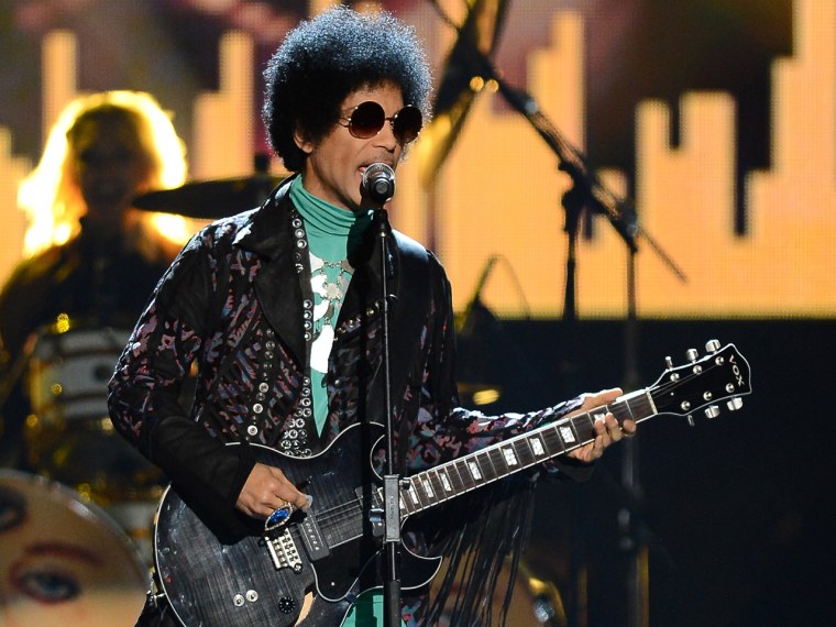 LAS VEGAS, NV - MAY 19:  Musician Prince performs onstage during the 2013 Billboard Music Awards at the MGM Grand Garden Arena on May 19, 2013 in Las ...