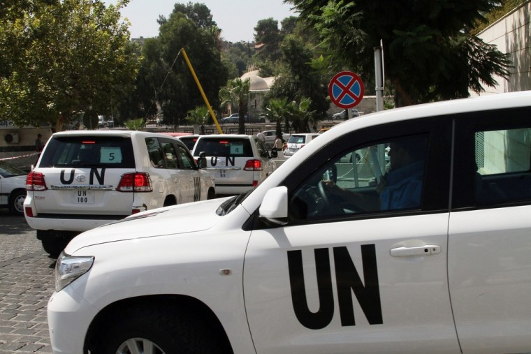 epa03837849 The convoy of UN inspectors is seen leaving the Four Seasons hotel in Damascus, Syria, 26 August 2013. UN weapons experts set out from Damascus to Eastern Ghouta, the area on the outskirts of the Syrian capital, where chemical weapons were allegedly used and over which West has warned of consequences for the regime of President Bashar al-Assad. The opposition said the 21 August bombardment by government forces using a poisonous gas left 1,300 people dead. The government has vehemently denied the claim. EPA/STR