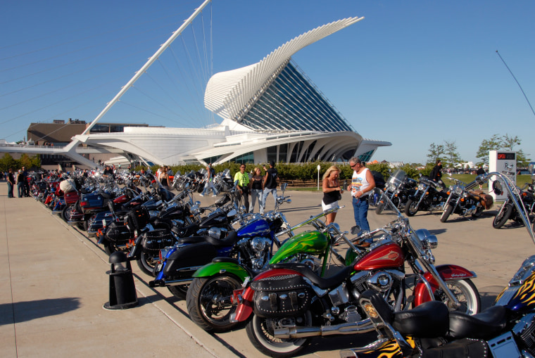 Thousands roar into Milwaukee for 110th HarleyDavidson anniversary party