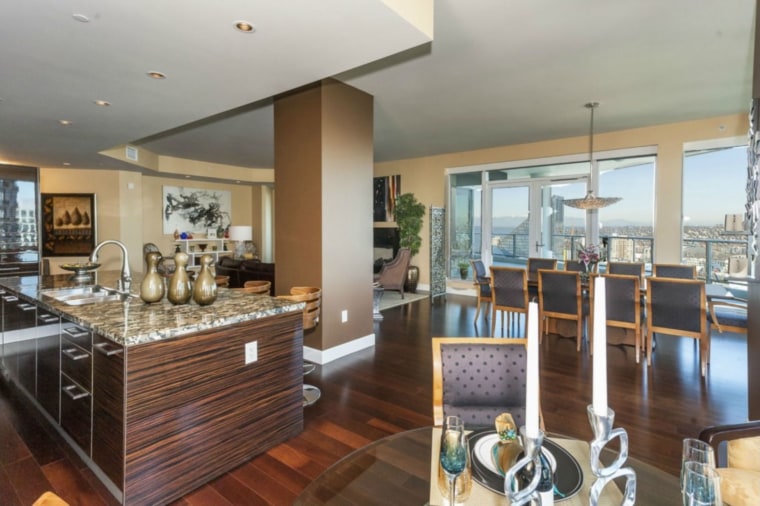 Tim Lincecum is selling his condo in the building made famous by the best-selling \"Fifty Shades of Grey.\"