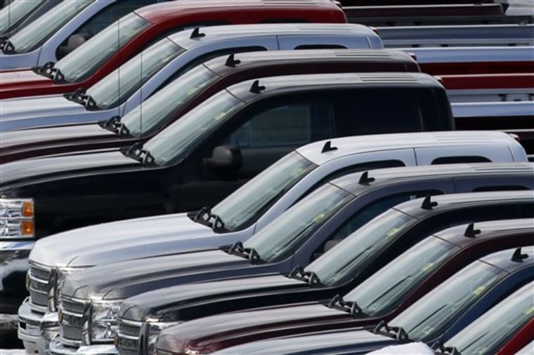 Consumers are financing a record amount as auto loan rates have dropped.