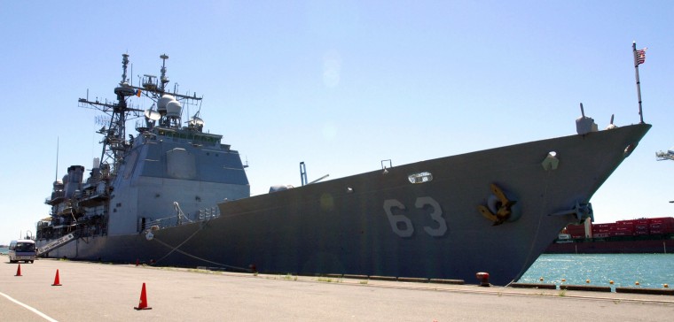 USS Cowpens (CG 63), arrives on Aug. 20, 2004 in Shizuoka, Japan.