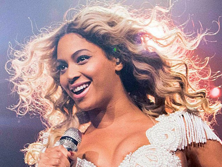 Beyoncé broke a record set by Taylor Swift with just three days of sales.