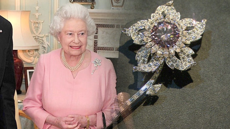Queen Elizabeth and her floral brooch