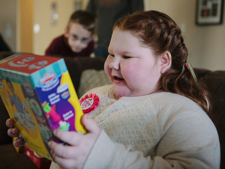 Cibolo, Tx., December 11. 2013: Alexis opens gifts surrounded by her family at her 12th birthday celebration. Alexis Shapiro, 12, had a brain tumor re...