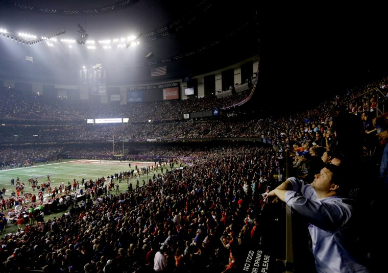 Super Bowl lights out: Power outage halts San Francisco 49ers-Baltimore  Ravens game – The Mercury News