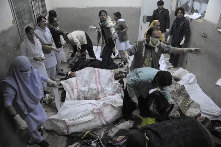 Market bomb attack kills dozens in Pakistan