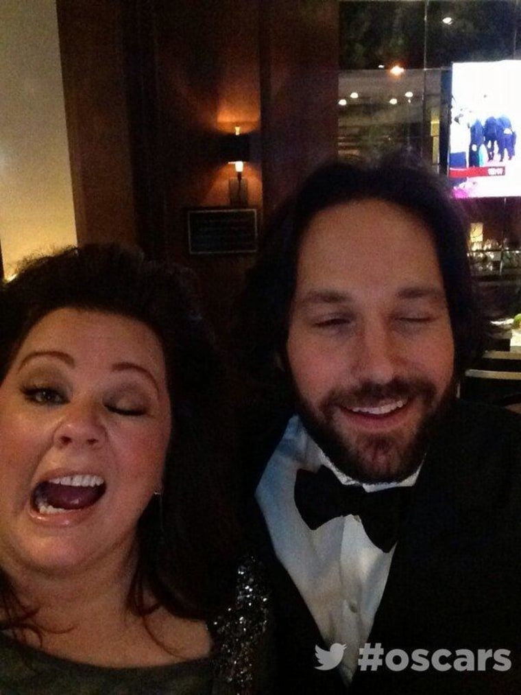 \"Backstage at the #oscars in the #ArchDigestGreenRoom with Melissa McCarthy & Paul Rudd\"