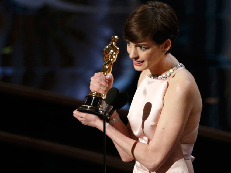 Anne Hathaway accepts the Oscar for best supporting actress for her role in \"Les Miserables.\"