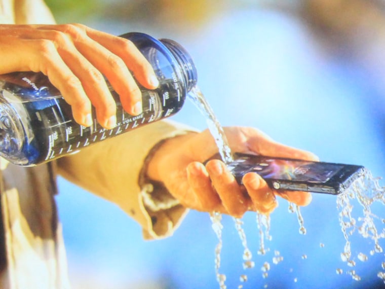 Water resistant Xperia Z - Sony slide