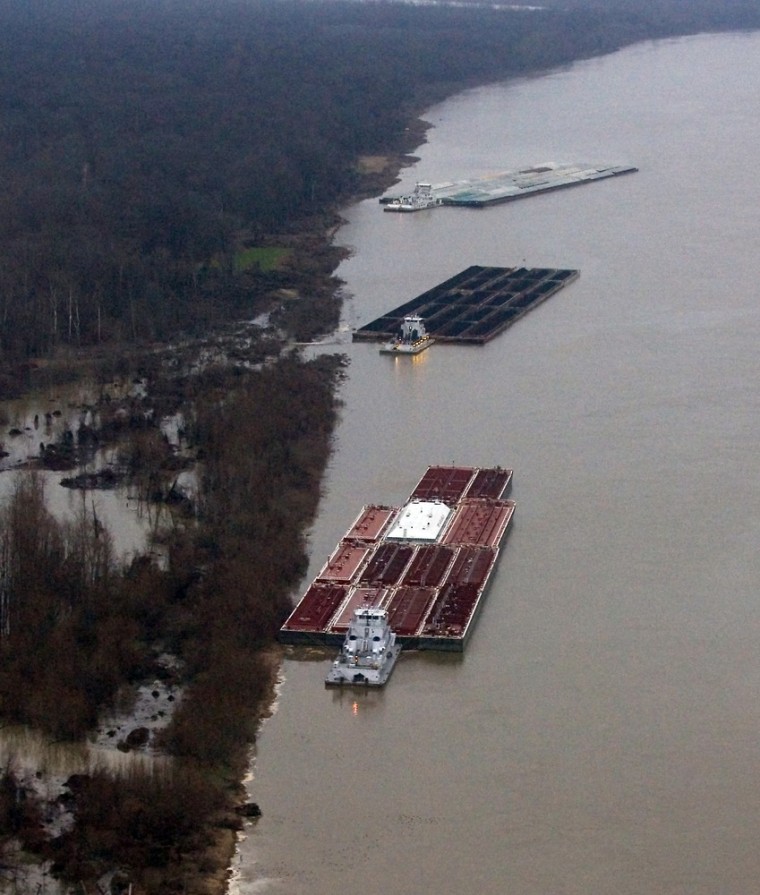 Barges Stuck As Oil Spill Jams Mississippi River