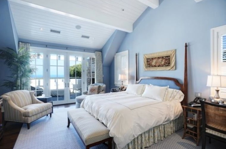 Howie Mandel's Malibu mansion has views of the Pacific Ocean.